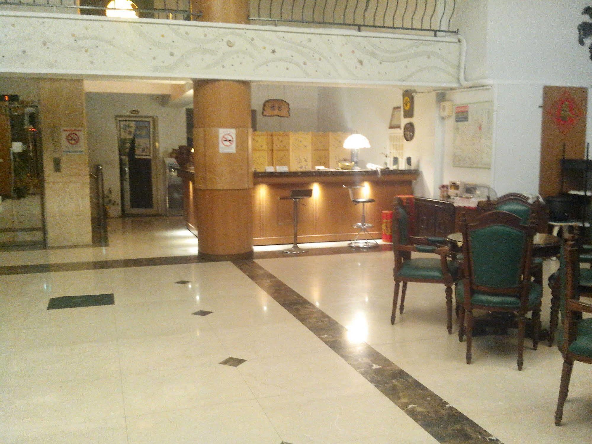 Jing Ai Hotel Luodong Esterno foto