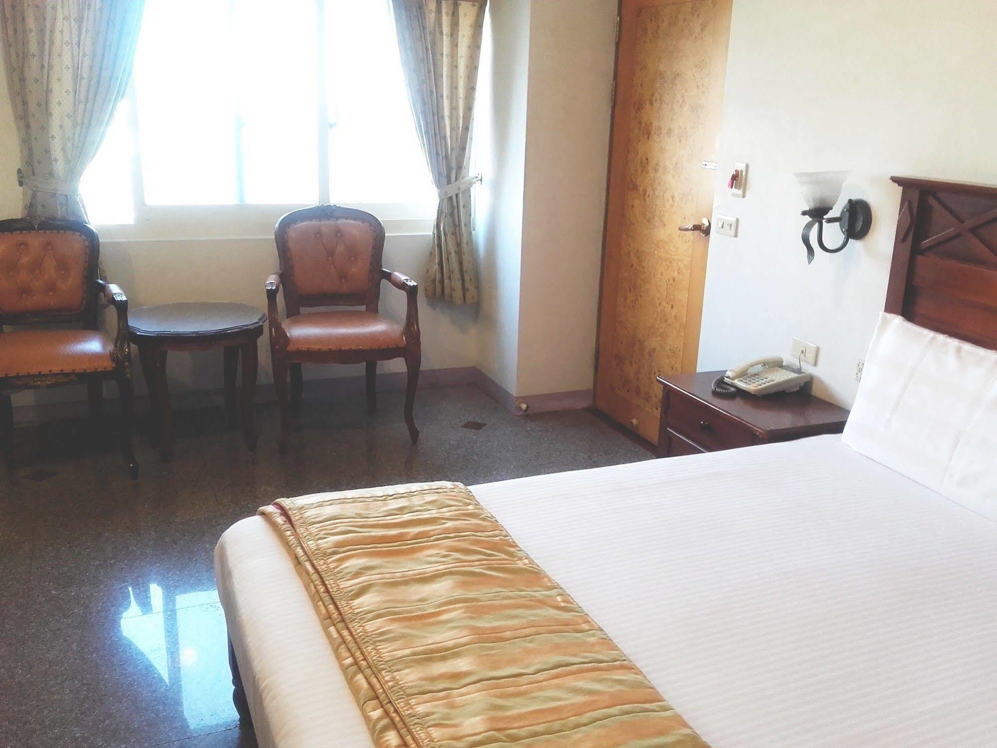 Jing Ai Hotel Luodong Esterno foto