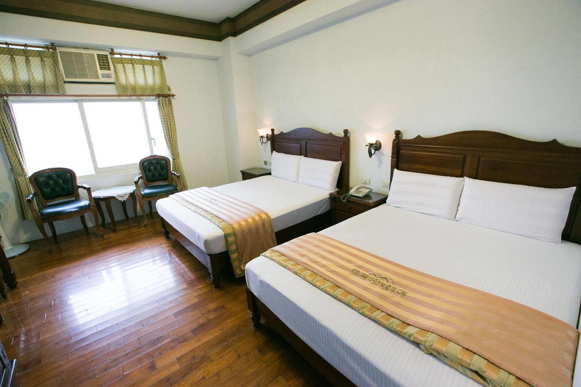 Jing Ai Hotel Luodong Esterno foto