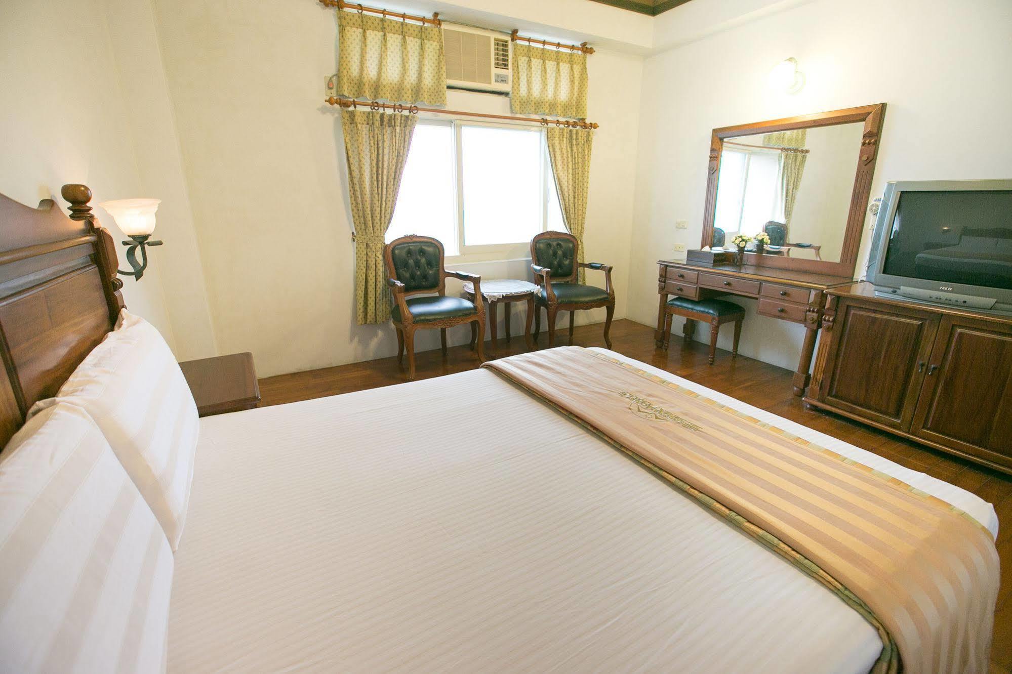 Jing Ai Hotel Luodong Esterno foto